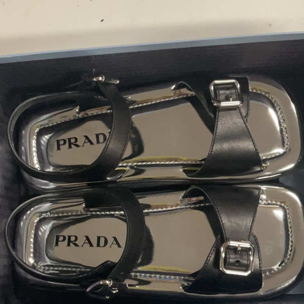 Prada Metallic Silver and Black Sandals NEW 7

U1-31 - Picture 3 of 4